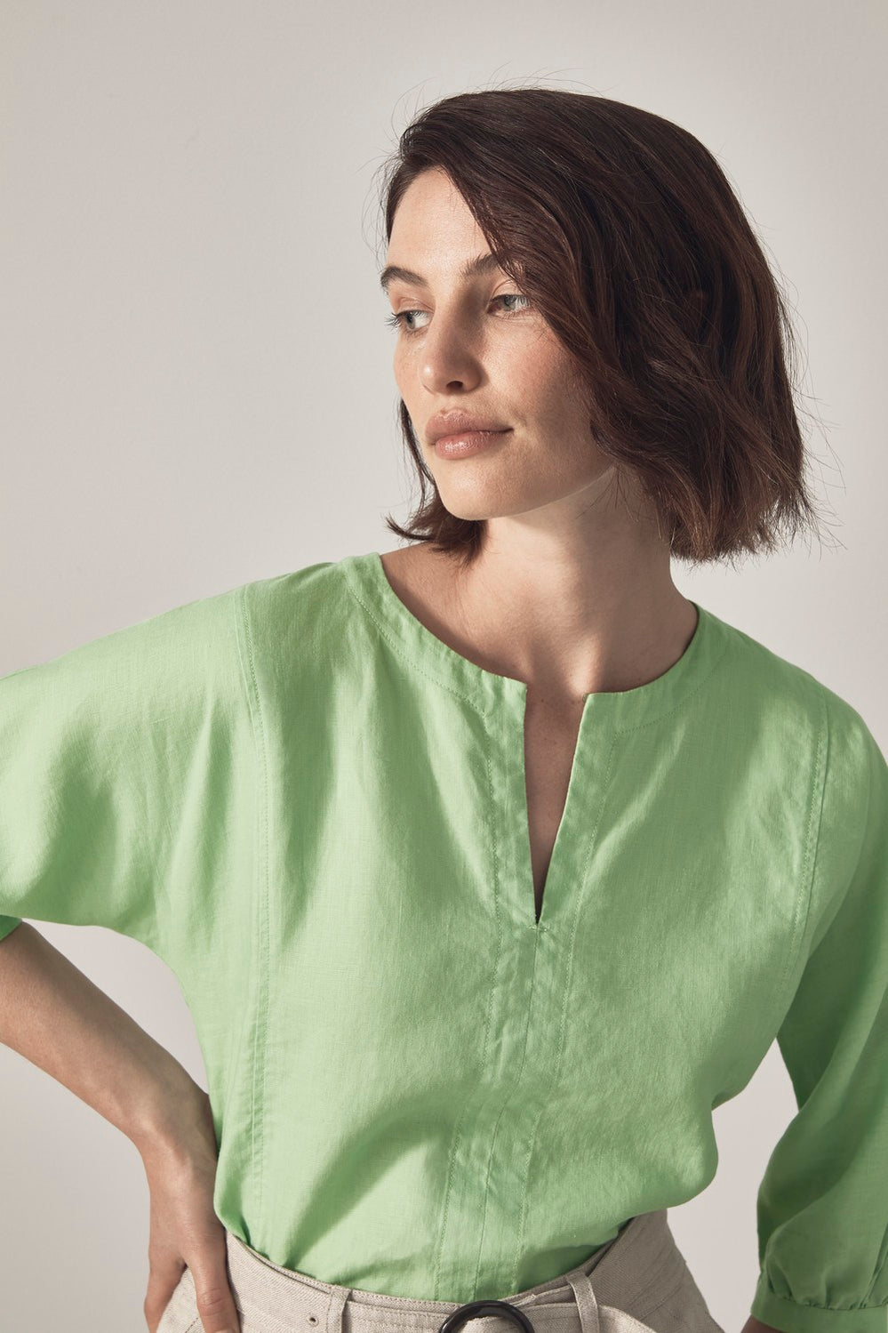 Linen Vent Neck Top