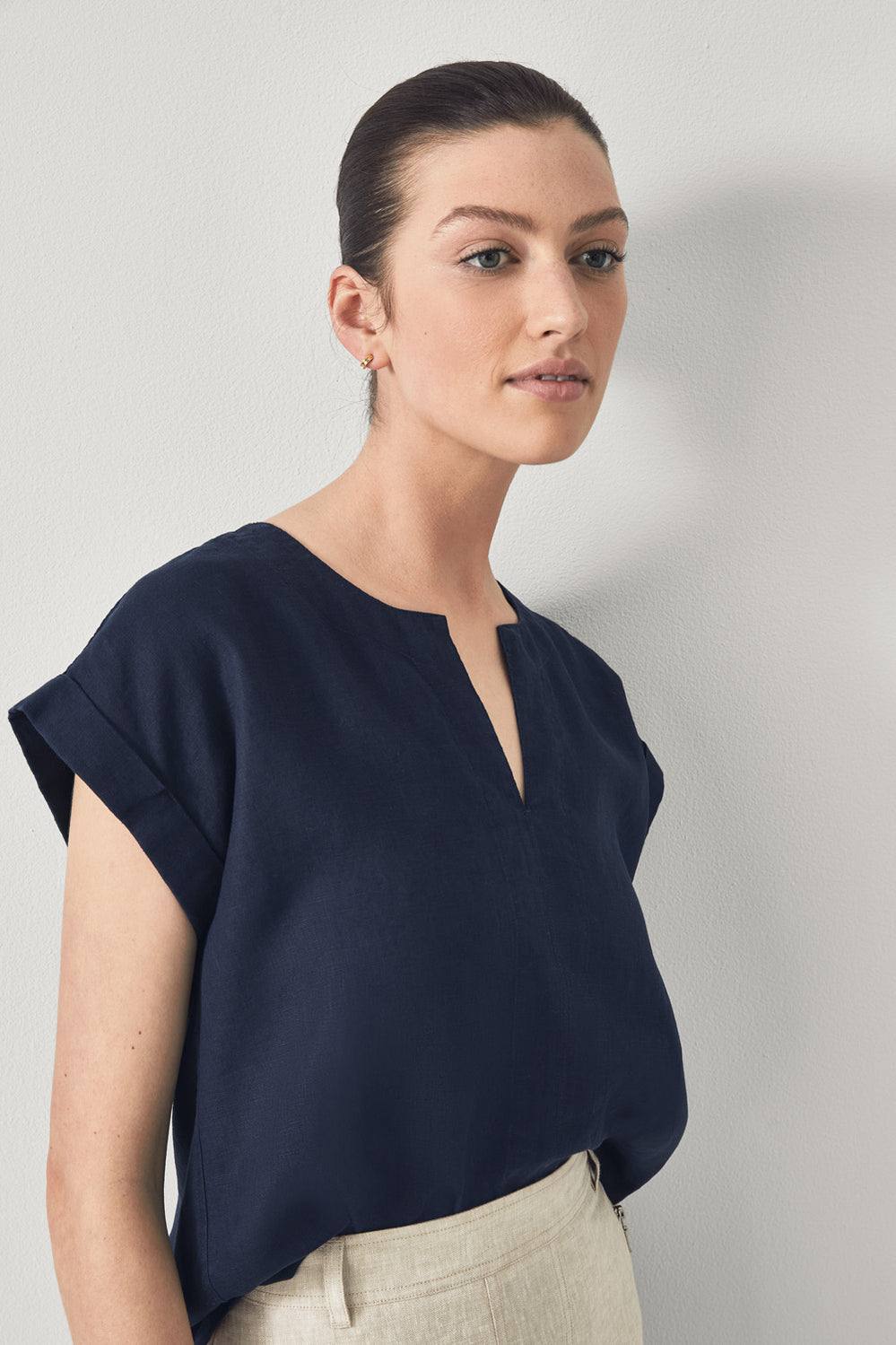 Linen Short Sleeve Vent Neck Top