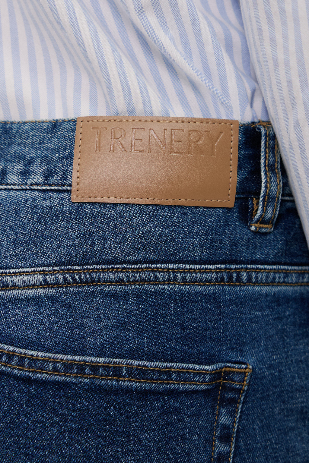 Relaxed Fit Mid Wash Jean