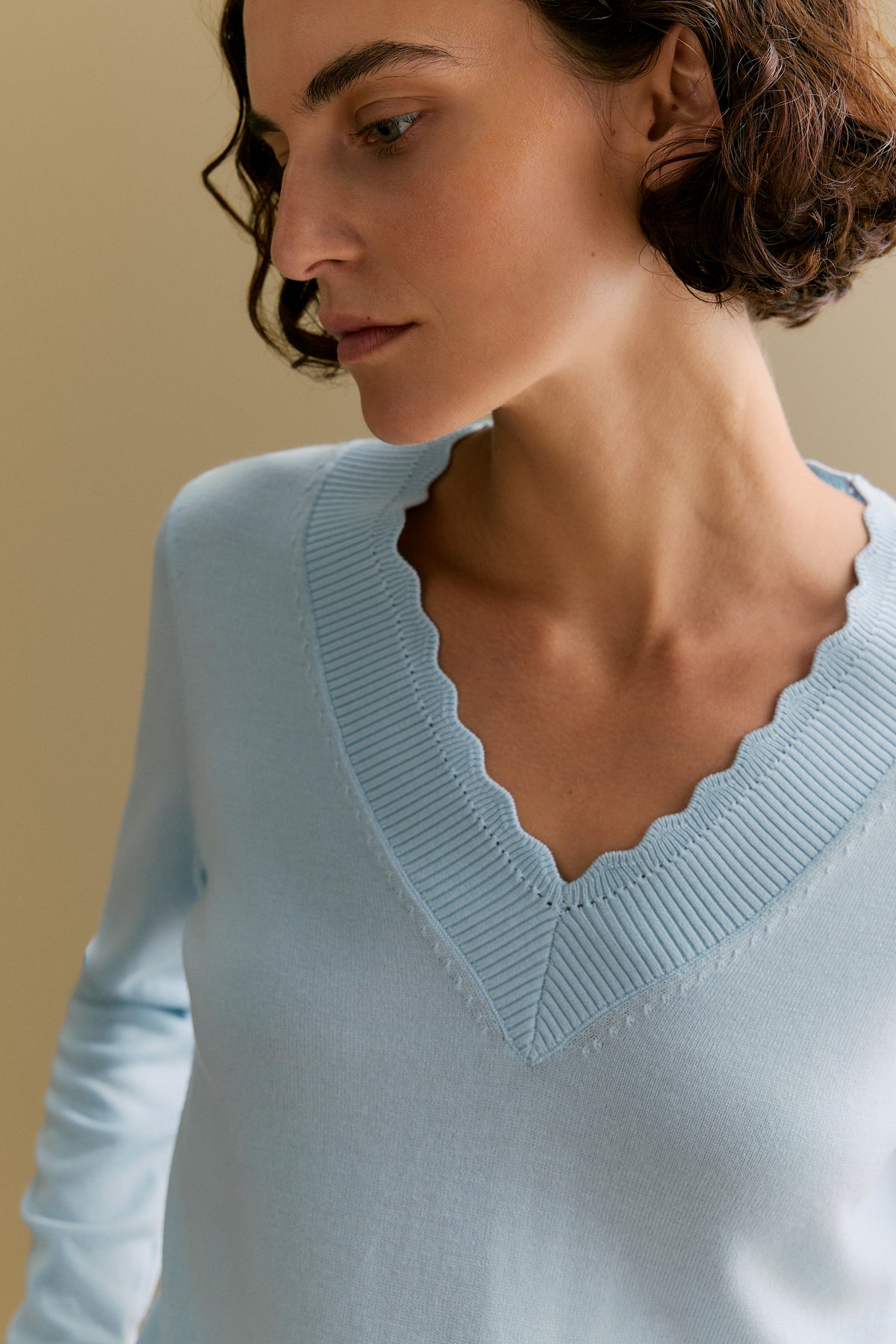Merino Scallop V Neck