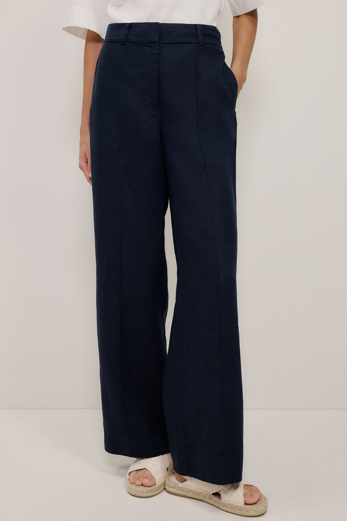 Linen Pintucked Pant