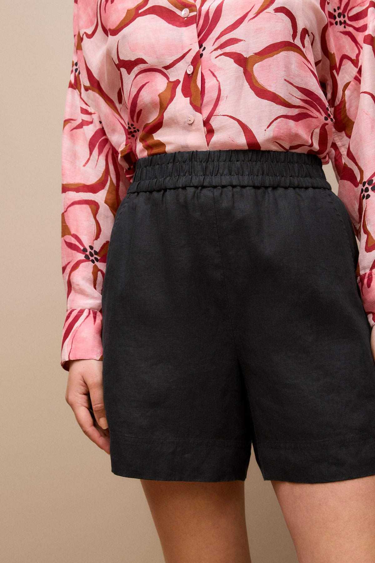 Linen Pull On Short